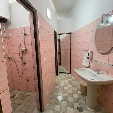 Shqipnia Auberge de jeunesse